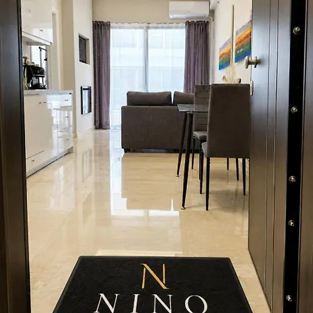 Nino Suite, Pyrgos